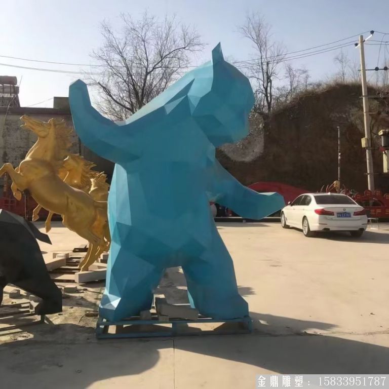 不銹鋼幾何切面熊雕塑，