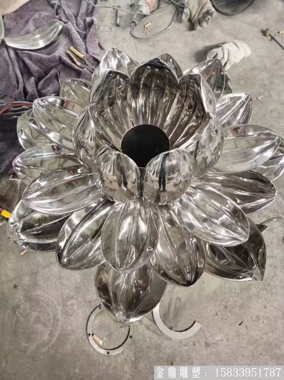 不銹鋼蓮花鏡面效果，荷花景觀(guān)裝飾雕塑