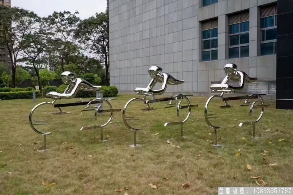 不銹鋼抽象鏡面運(yùn)動(dòng)題材雕塑